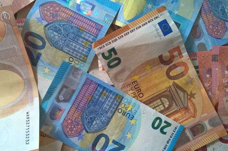 Euro bank notes