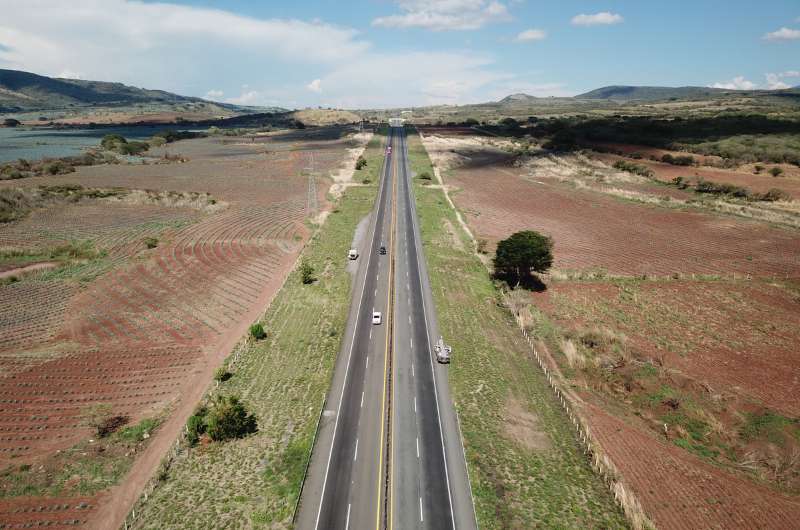 Mexican road, article about driving in Mexico