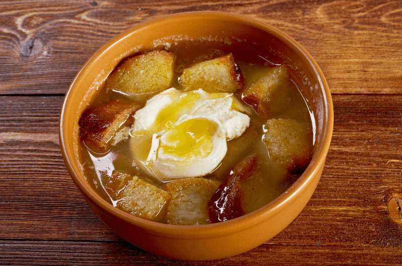 Traditional food of Castille and Leon: Sopa de ajo