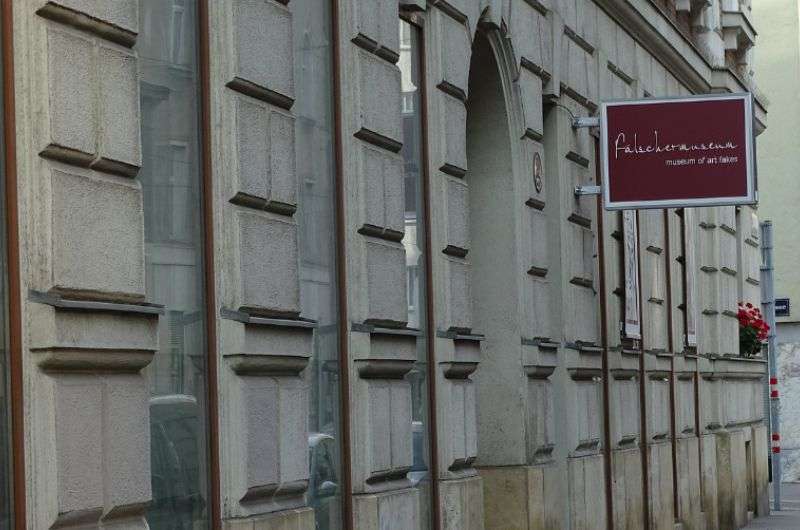 entrance from the street to Fälschermuseum Museum of Art Fakes, Vienna, Austria