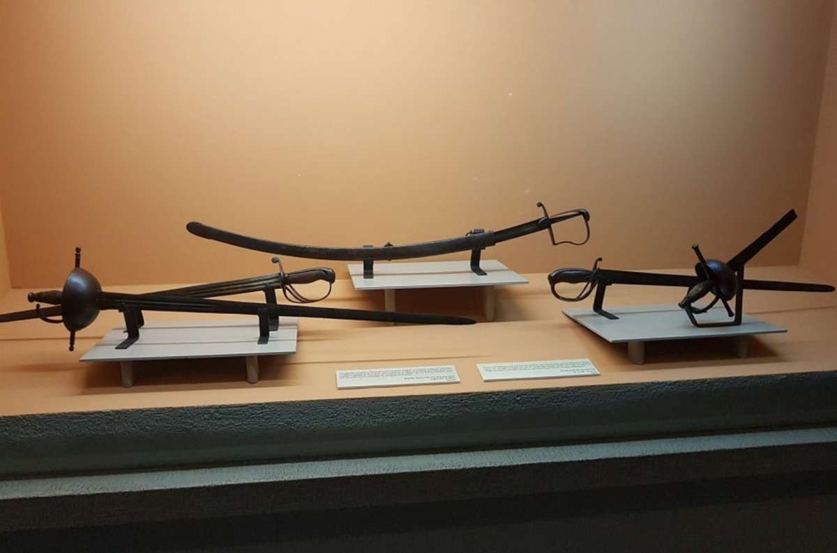 a photo of the exhibition inside the Regional Museum Chiapas, depicting  three historic swords in their respective sheaths, Mexico