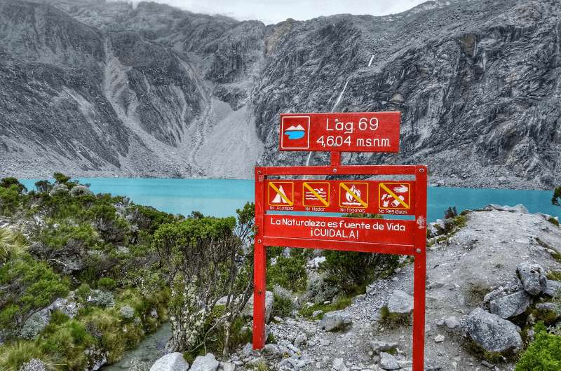 Sign at the end of the Lake 69 hike near Huaraz in Peru