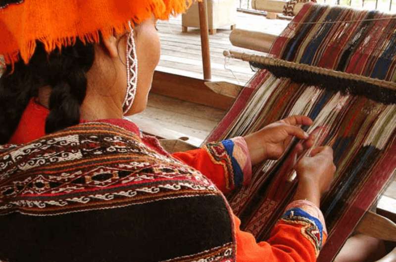 Peruvian woman weaving alpaca textile in Alpaca Mundo Arequipa