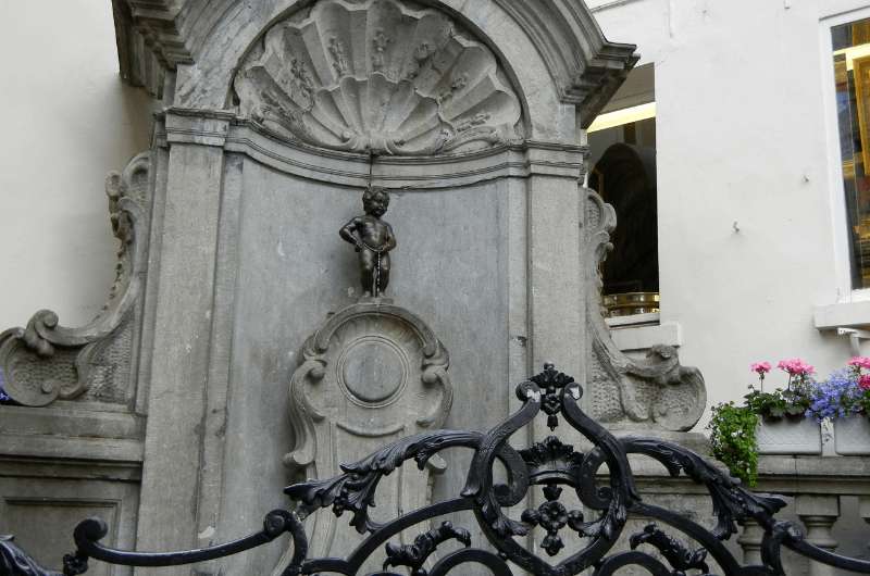 Manneken Pis statue and fountain in Brussels, Belgium