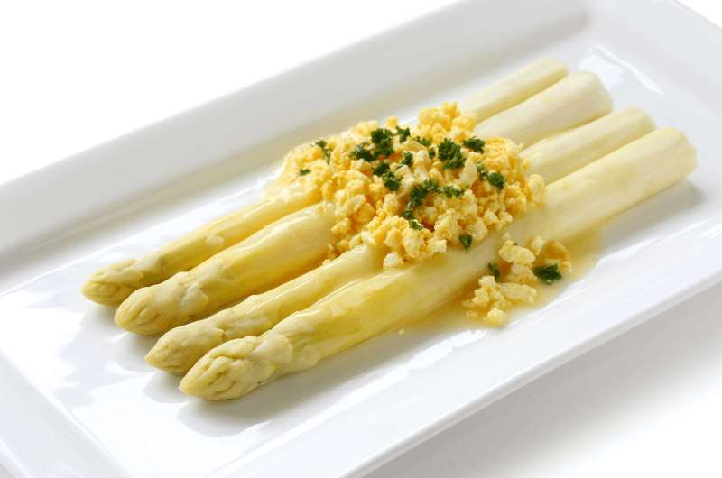 Flemish asparagus with hard-boiled eggs, Belgian food