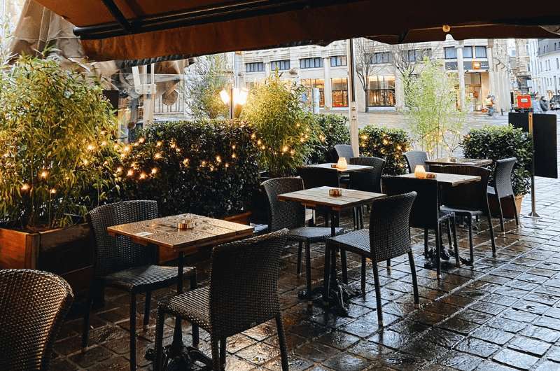 Outdoor sitting area of Bridge restaurant, restaurant in Ghent