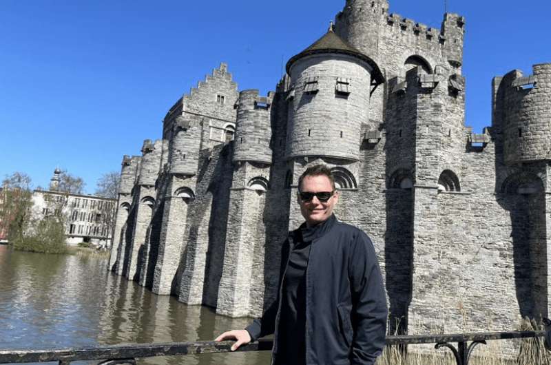Tourist at the Grevansteen Castle in Ghent