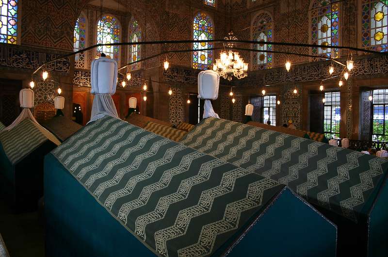 Visit the Sultan Ahmed tomb in Istanbul