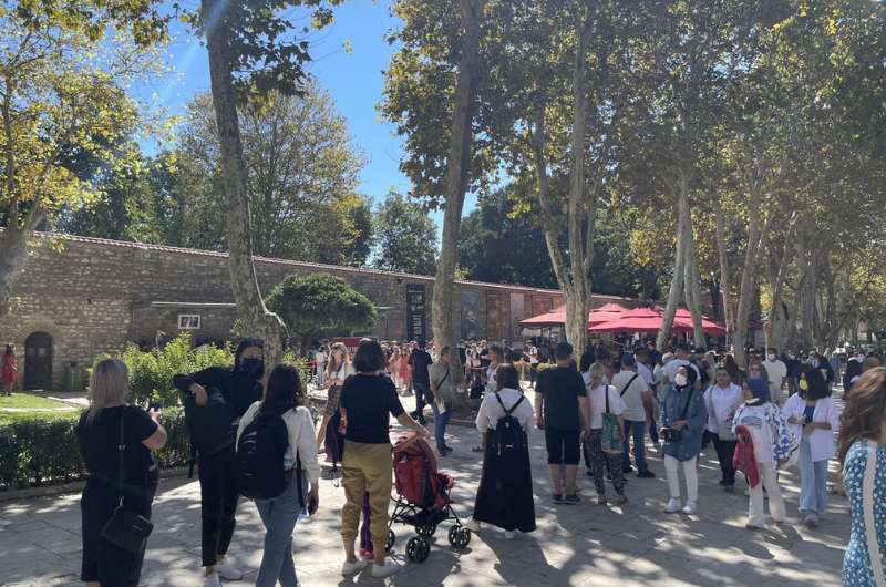 A long line of tourists at the ticket desk of Topkapi Palace in Istanbul