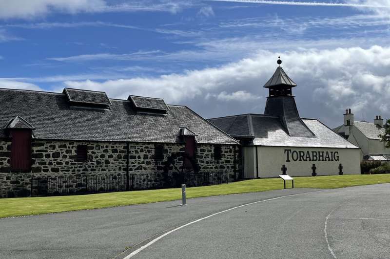 Torabhaig Distillery exterior 