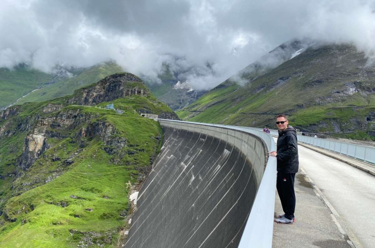 Tourist standing on Kaprun dam in the Austria, photo by Next Level of Travel