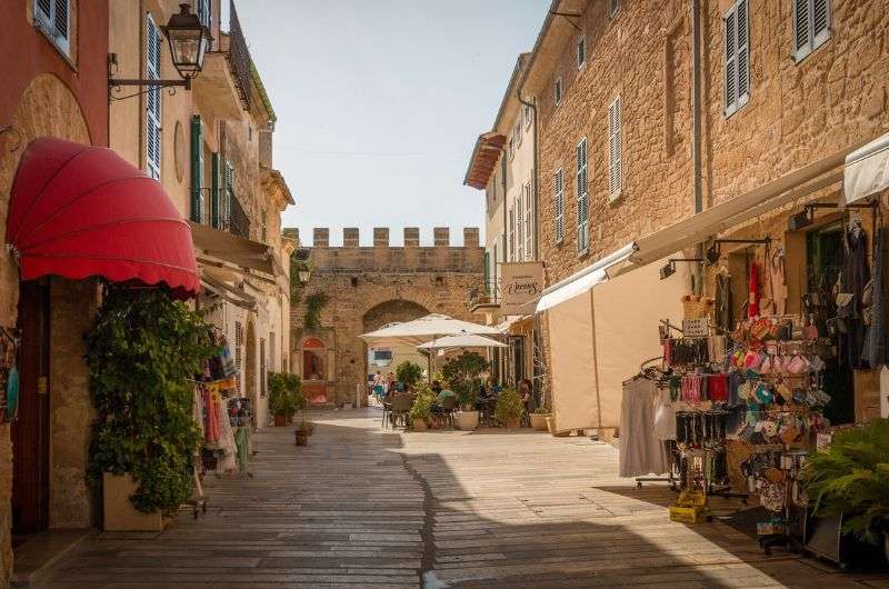 Alcudia Old Town view of stone buildings, Mallorca itinerary 7 days