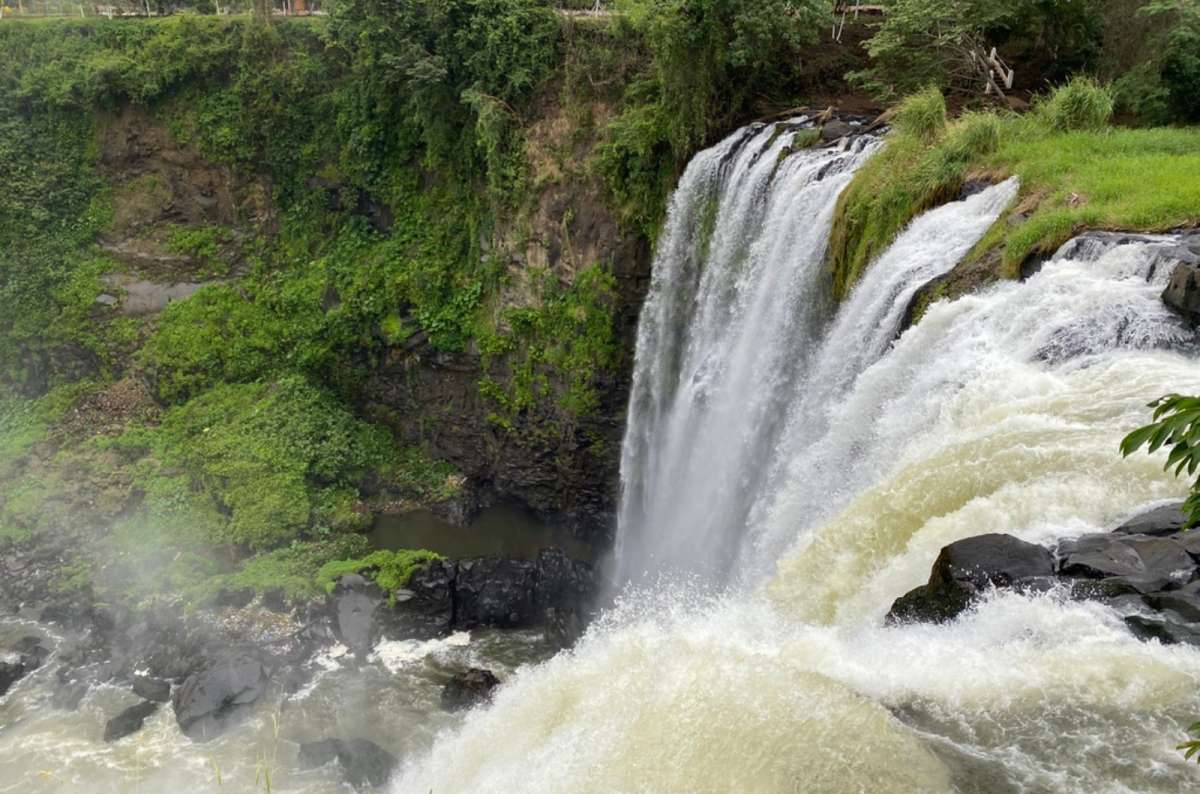 a photo of the Salto de Eyipantla waterfall seen from the mirador above the drop, Salto de Eyipantla, Veracruz, Mexico, photo by Next Level of Travel