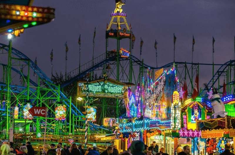 Hamburger DOM amusement park at night