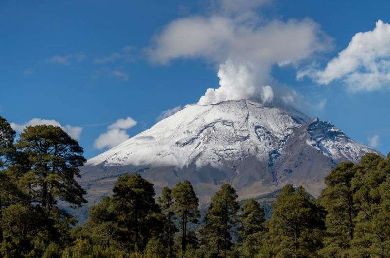 Popocatépetl in Izta Popo National Park