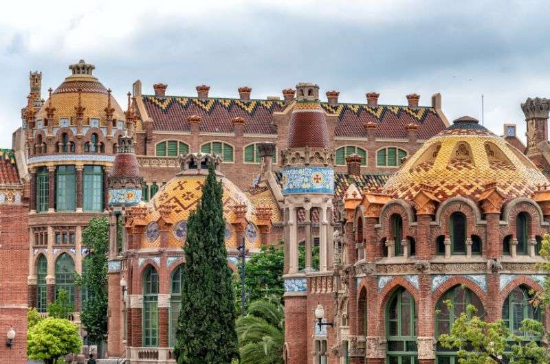 Alt text: Recinte Modernista de Sant Pau in Barcelona, Spain