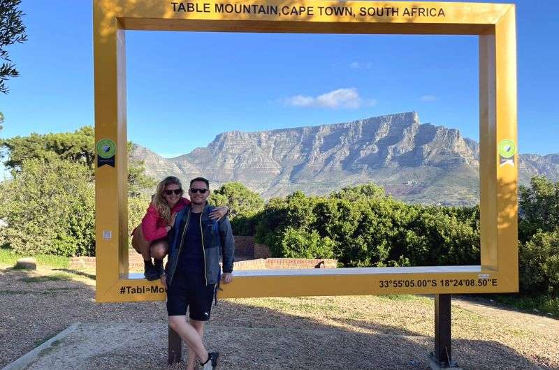 A couple taking a photo at the Signal Hill viewpoint in Cape Town, SOuth Africa