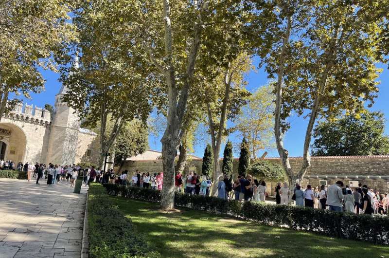 The queue for Topkapi Palace in Istanbul, Turkey