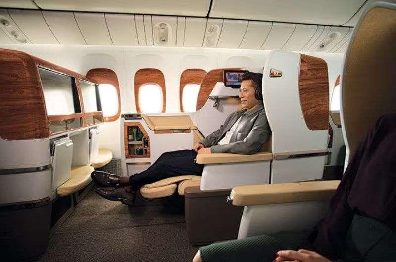 Seats in business class on Emirates airlines