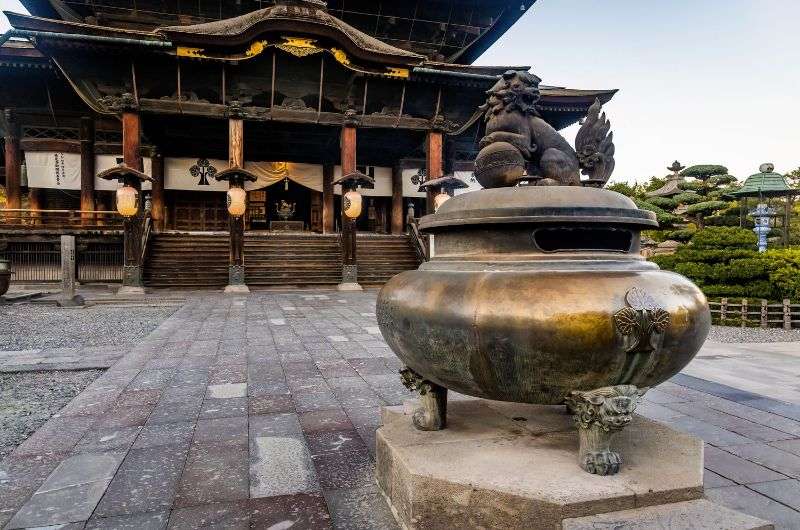 Zenko-ji temple in Nagano city, one of the stops on any Nagano itinerary