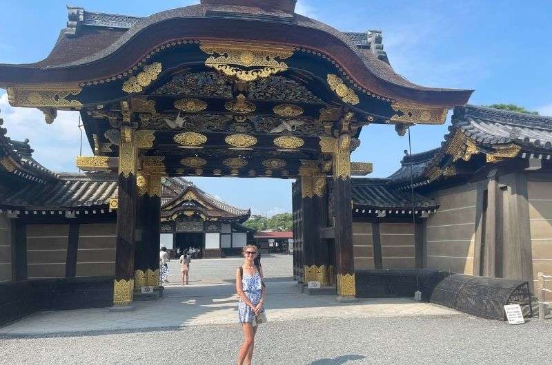 traveler in front of Nijo Castle, traveling in Japan, photo by Next level of Travel