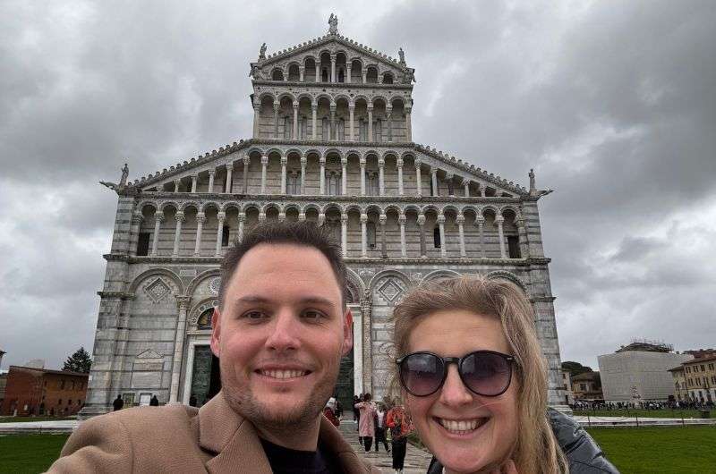 couple in front of the Pisa Cathedral, photo by Next level of travel