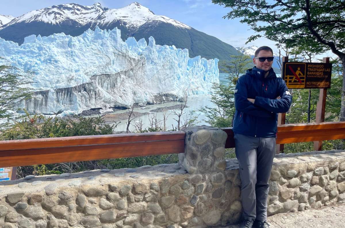 Tourist posing in front of Perito Moreno Glacier, Argentina, photo by Next Level of Travel