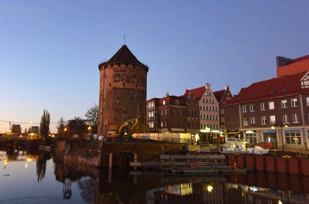 Stągwie Mleczne towers by the Motława River in Gdansk, Poland at sunset