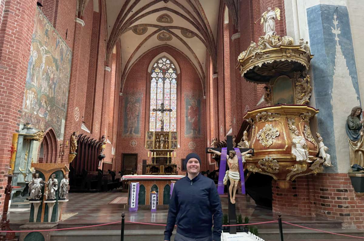 Interior of St. John’s Cathedral with altar and gothic arches, Warsaw, Poland, photo by Next Level of Travel