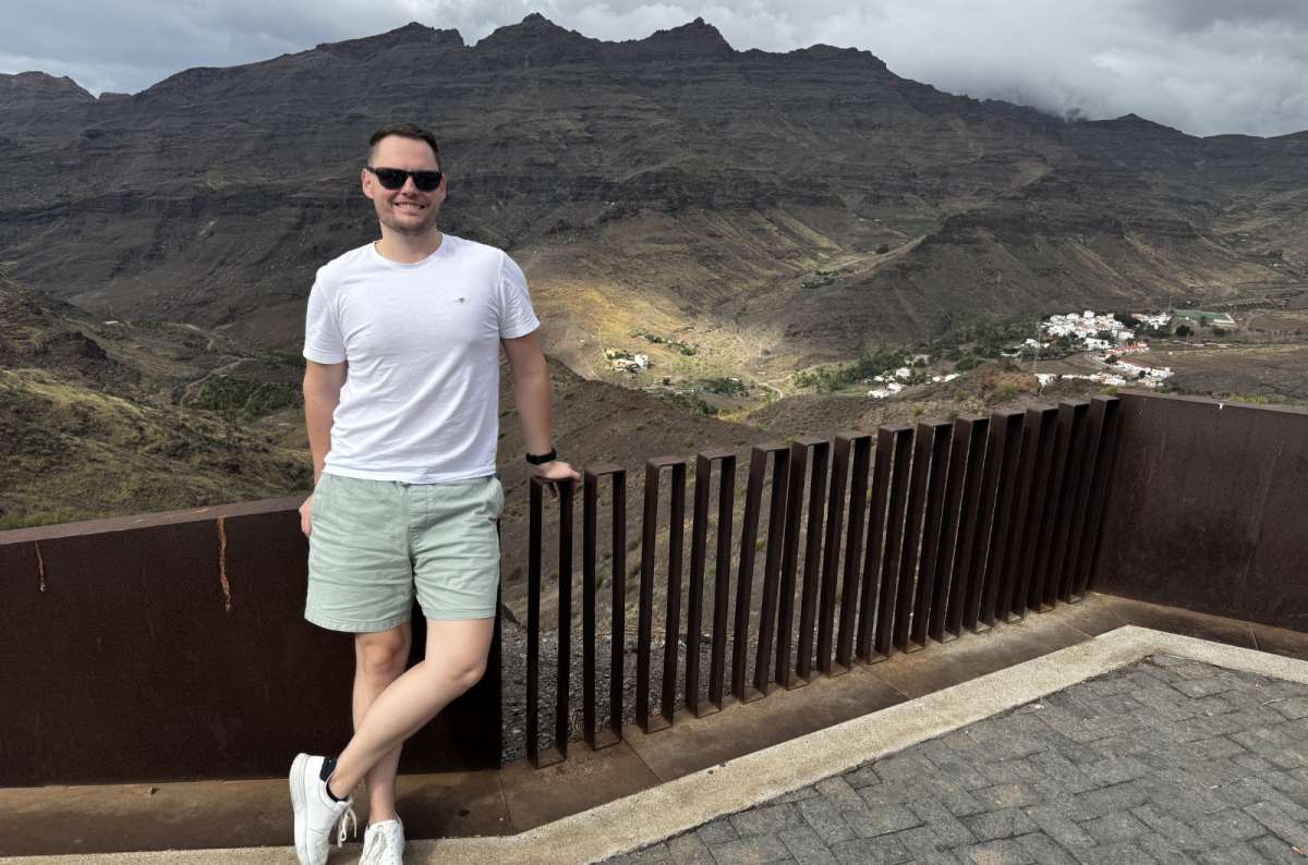 a photo of a tourist posing ath the viewpoint of Mirador de Veneguera, Gran Canaria, Canary Islands, photo by Next Level of Travel
