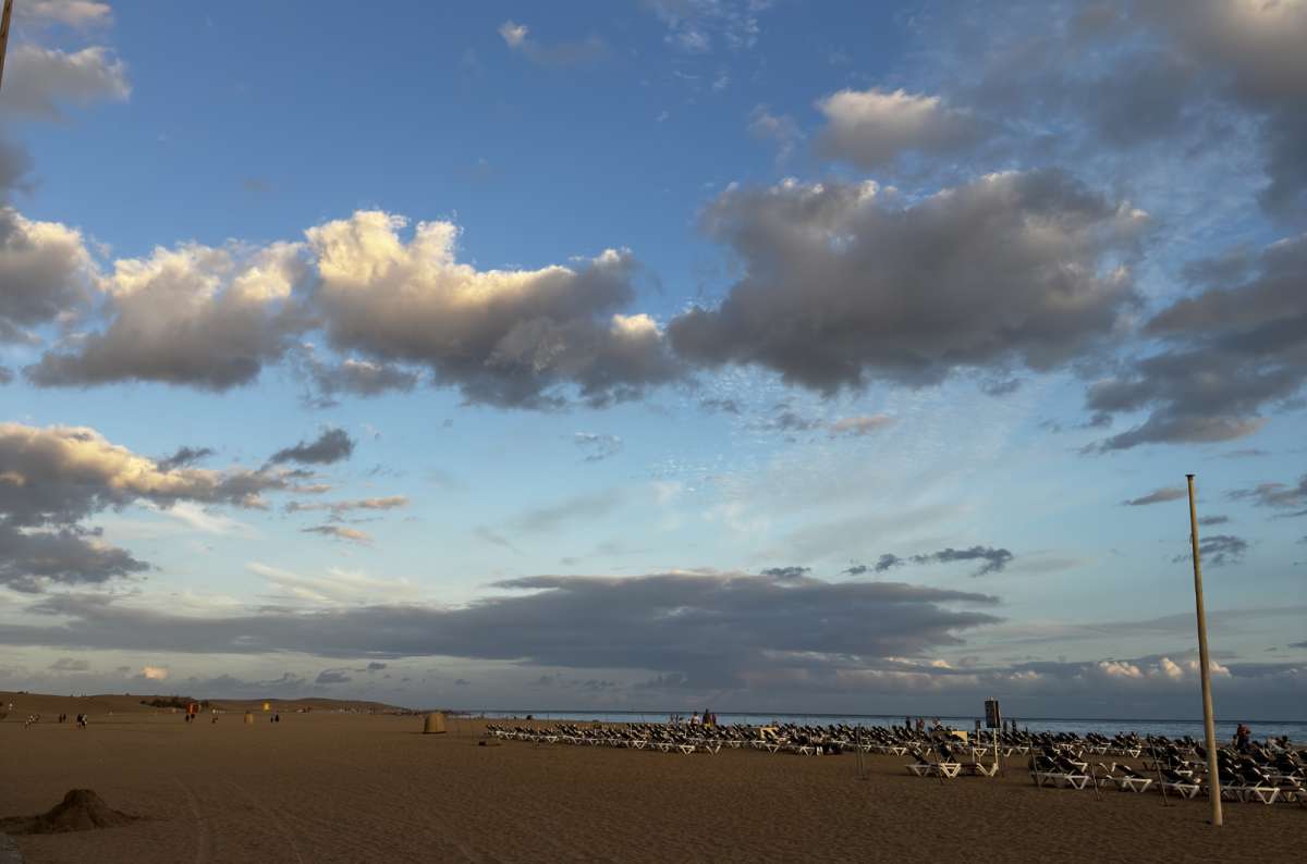 a photo of Maspalomas beach during golden hours, Gran Canaria, Canary Islands, photo by Next Level of Travel