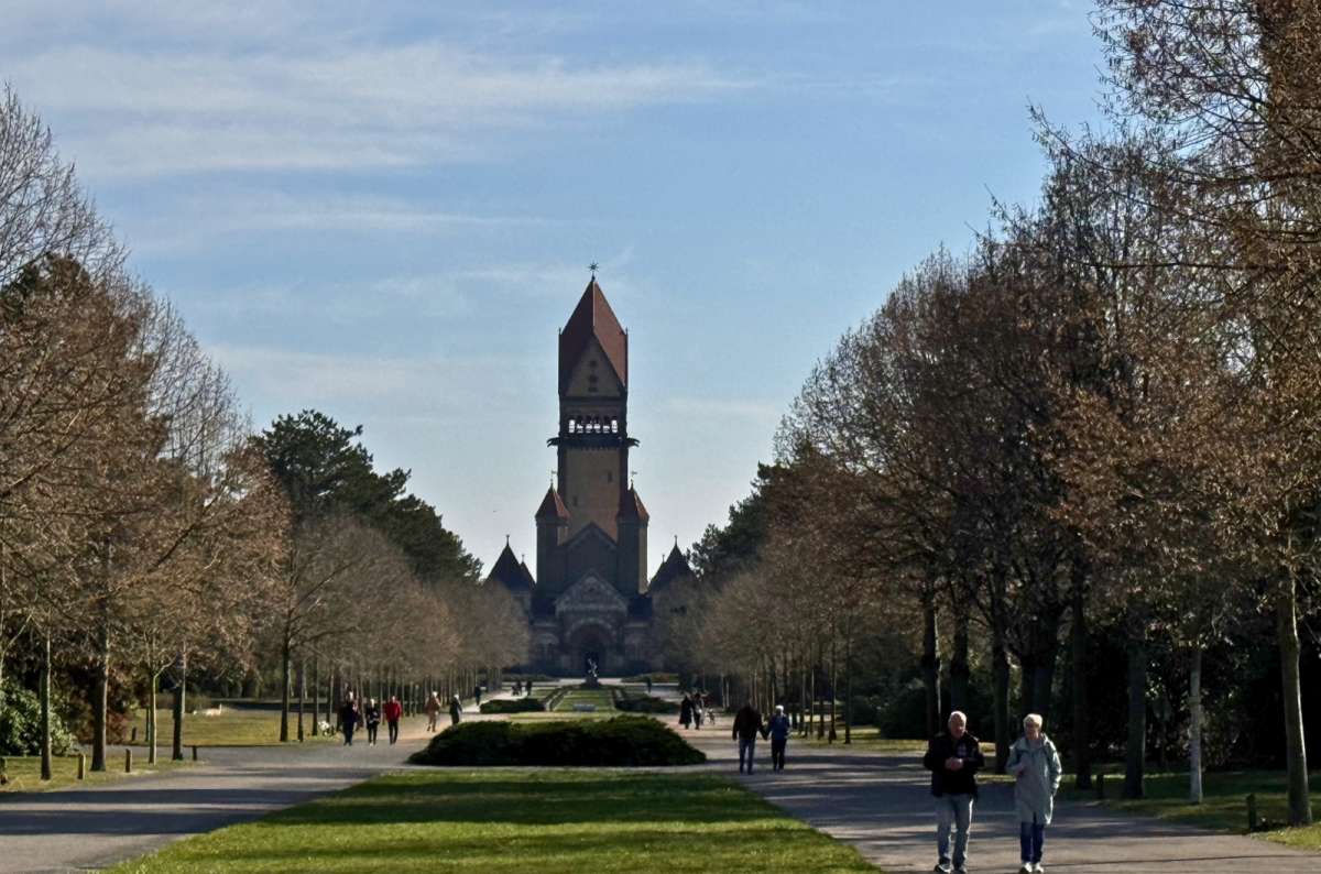 Path leading through Südfriedhof cemetery toward the chapel in Leipzig, Germany, photo by Next Level of Travel