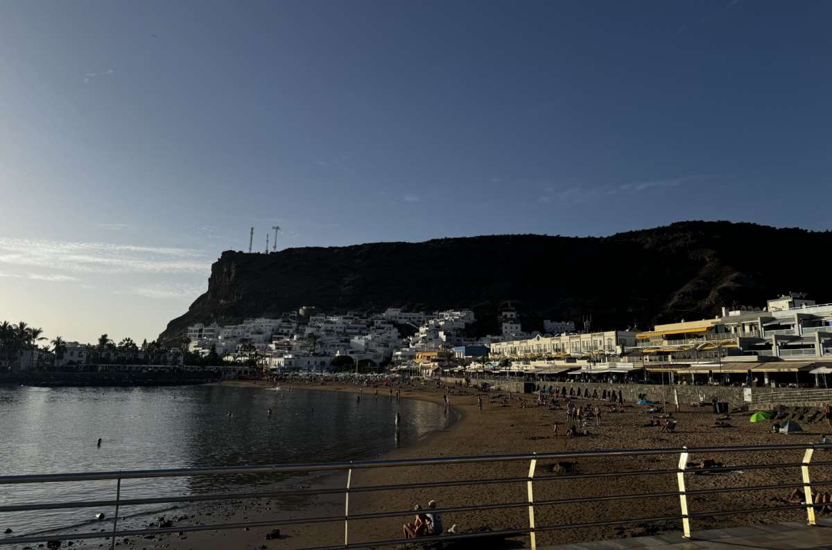 a photo of Playa de Mogán, showing the beautiful beach during the sunset, Canary Islands, photo by Next Level of Travel
