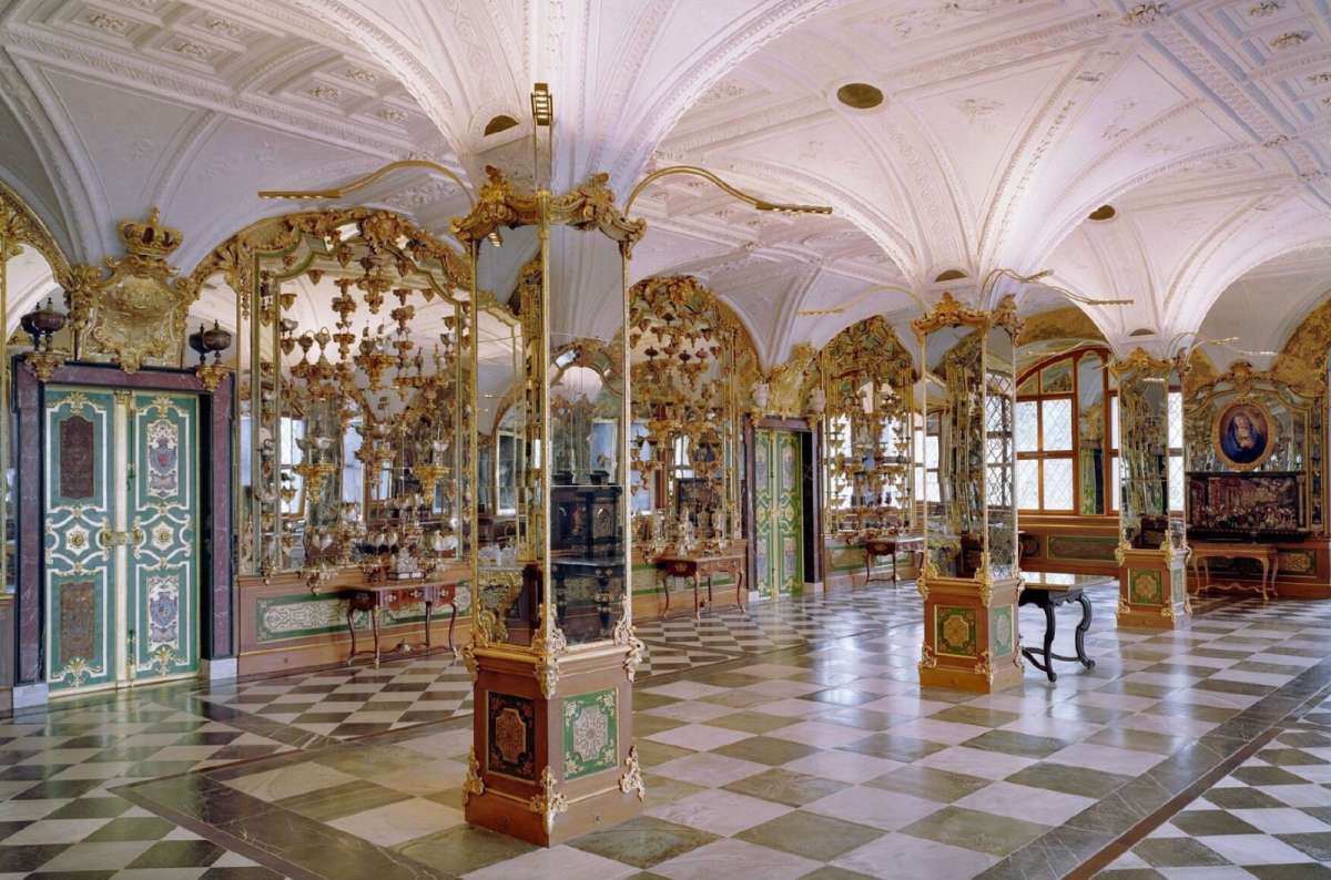 a photo from the Green Vault in Dresden, showing the beautiful white and gold decor, Germany