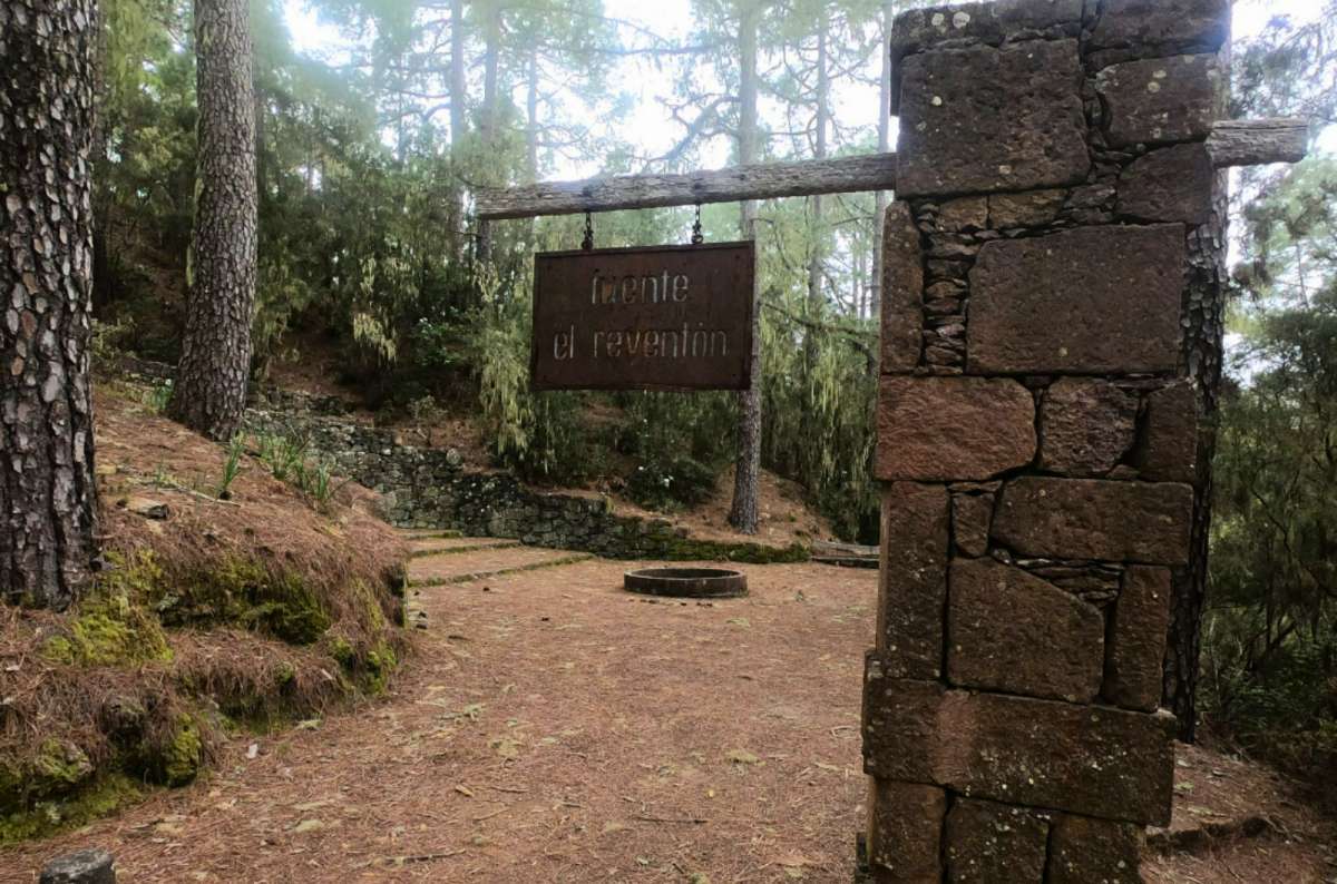 Fuente El Reventón forest entrance in Tamadaba Natural Park, Gran Canaria, Spain