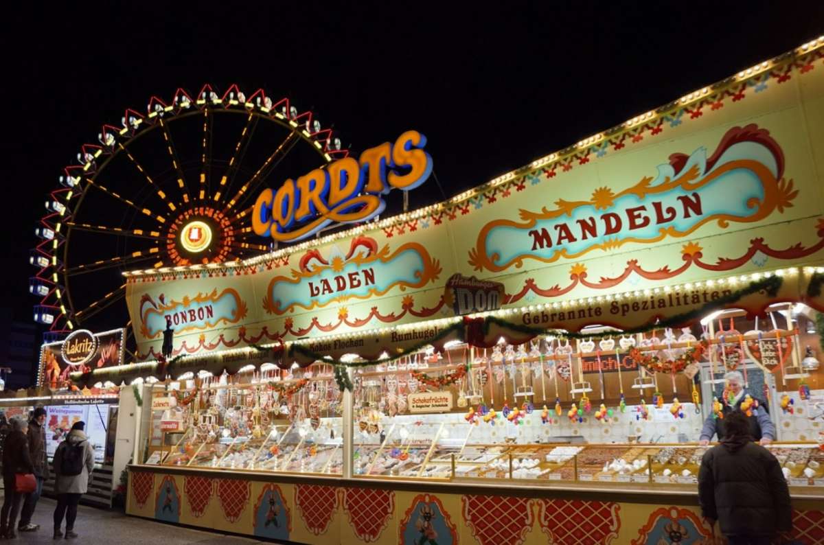 a photo from the Hamburger DOM showing its  town-fair-esque vibe, Germany