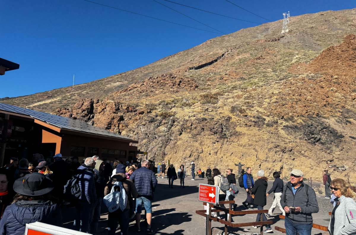 A photo showing the crowd waiting for the cable car in Teide National Park, a photo by Next Level of Travel