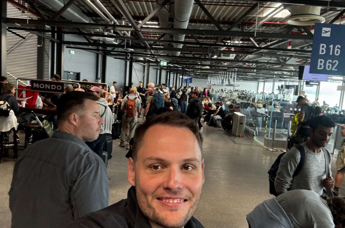 a photo of a tourist taking a selfie at the crowded B16 and B62 gate area at Frankfurt Airport, Germany, photo by Next Level of Travel