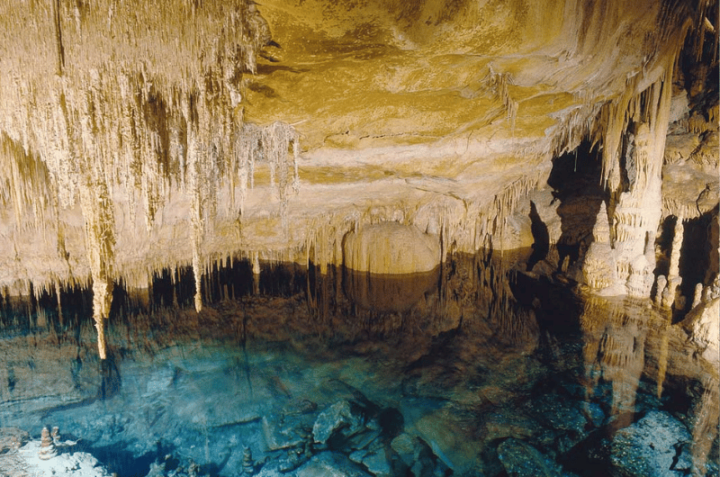 Cuevas del Drach underground lake