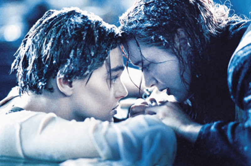 Rose and Jack freezing in the water after Titanic crushed