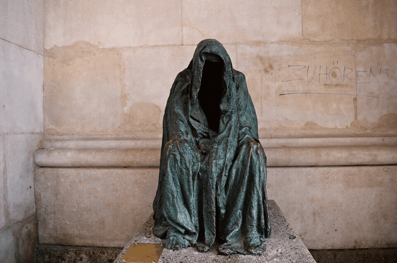 Pietá in Salzburg, Salzburg’s Nazgul sculpture