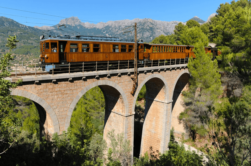 Vintage train from Palma to Sóller, viaduct 