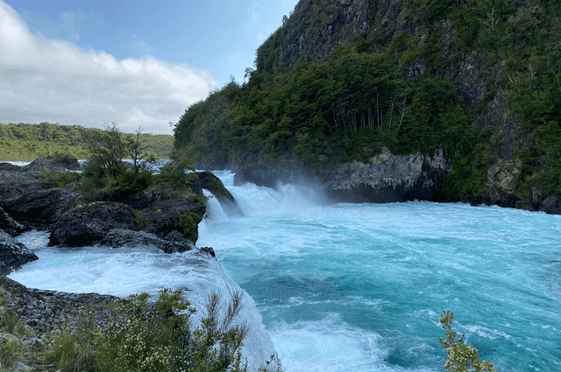 Petrouhé Waterfalls, Patagonia, hike 