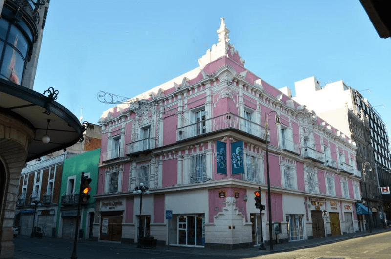 Hotel Andante, the pink hotel in Puebla