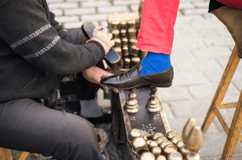 Shoe shine in Istanbul, a common tourist scam in Istanbul