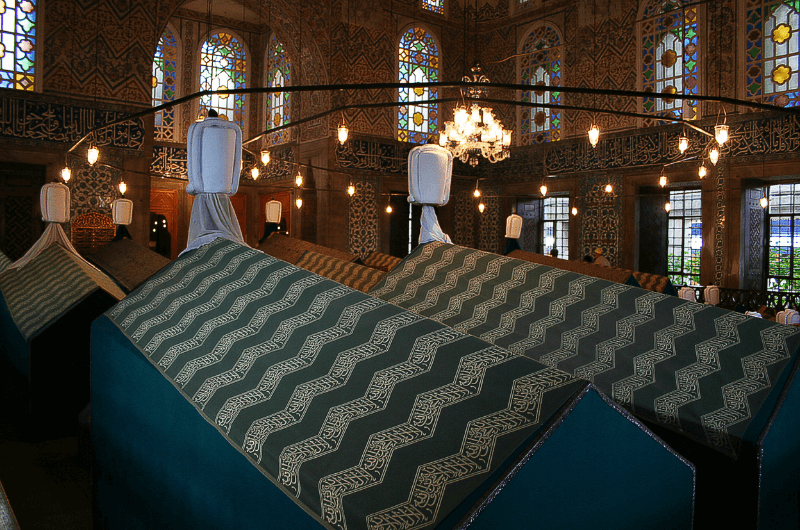 Visit the Sultan Ahmed tomb in Istanbul