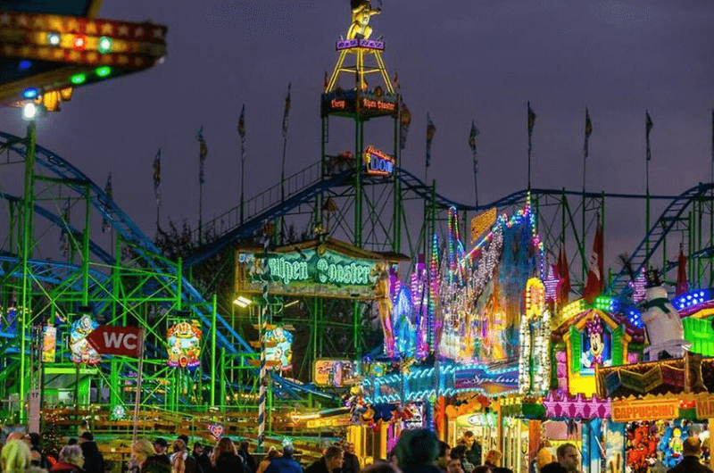 Hamburger DOM amusement park at night 
